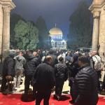 آلاف المصلين يؤدون صلاة الفجر في المسجد الأقصى بعد 40 يوماً من الإغلاق