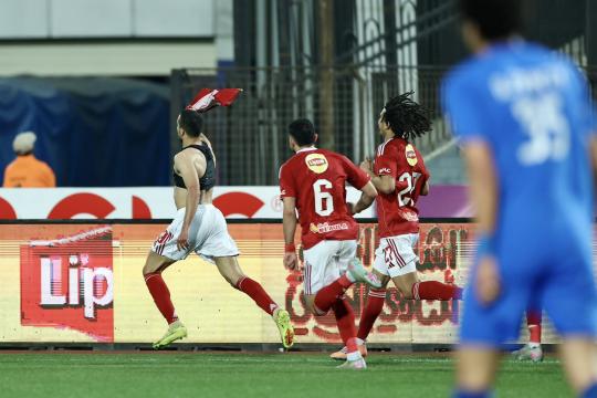 الأهلي يخطف فوزًا قاتلًا أمام سموحة ويشعل صراع القمة في الدوري المصري