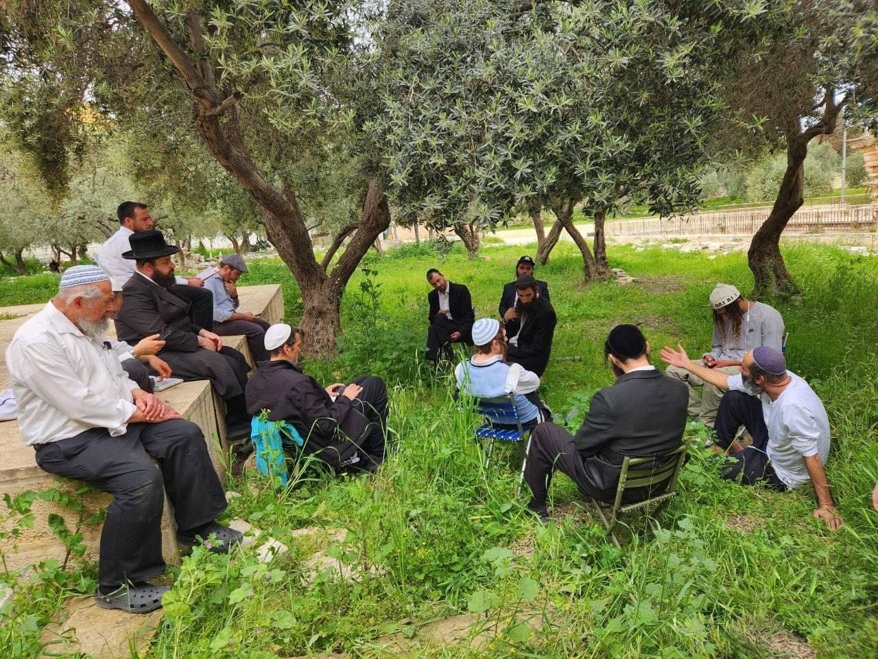 أداء طقوس تلمودية داخل ساحات الأقصى وسط تصاعد الانتهاكات في القدس