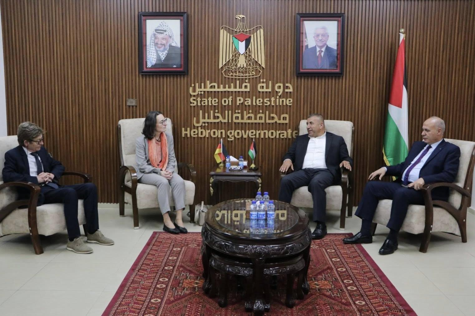 بحث تداعيات الاحتلال وأوضاع الحرم الإبراهيمي وسبل دعم مشاريع الإعمار والصمود