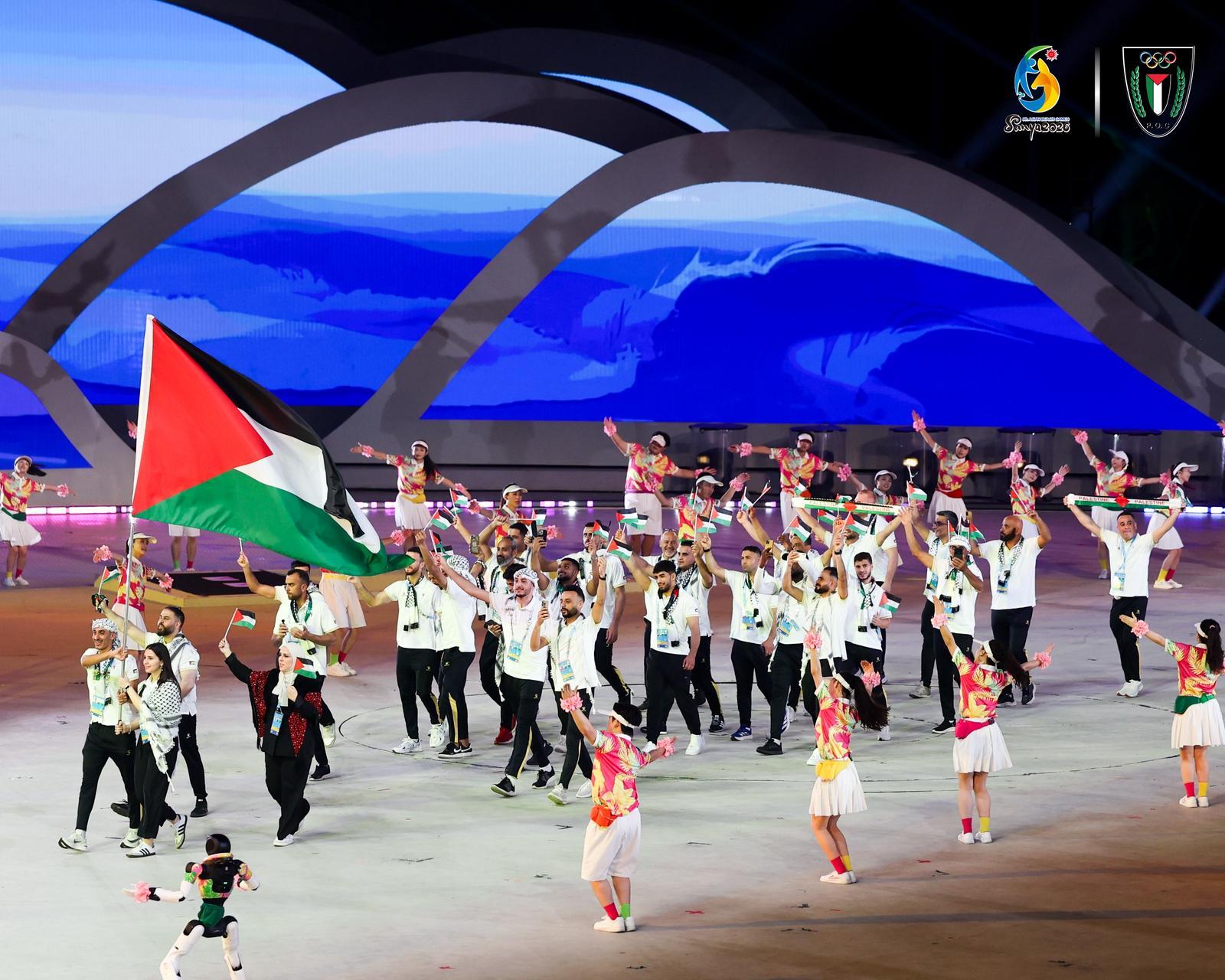 رفع العلم الفلسطيني في حفل الافتتاح بمشاركة واسعة من الوفد الرياضي