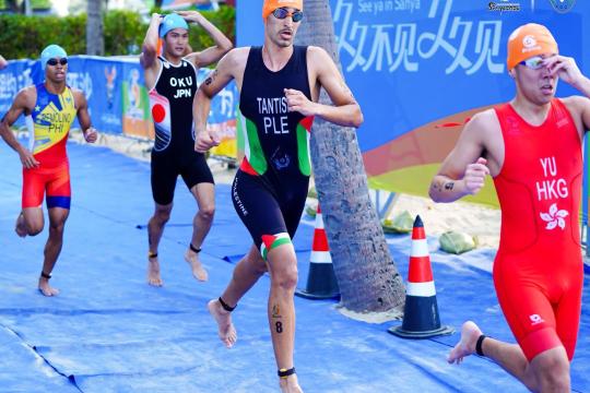 عبد الرحمن طنطيش يحقق رقماً جديداً في الأكواثلون بدورة الألعاب الشاطئية