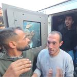 الصليب الأحمر يسهل نقل 15 معتقلاً مفرجًا عنهم من غزة إلى مستشفى شهداء الأقصى