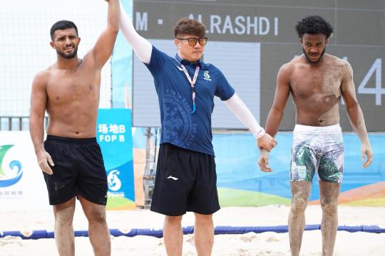 ريان أبو ريالة يودّع منافسات المصارعة في الألعاب الآسيوية الشاطئية