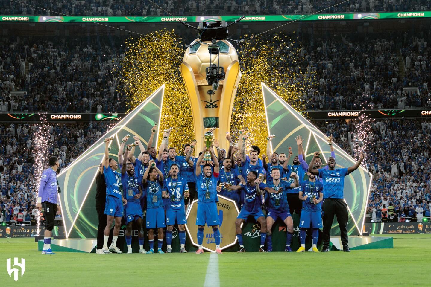 فيديو: الهلال يتوج بكأس خادم الحرمين الشريفين للمرة العاشرة بعد فوز مثير على الخلود