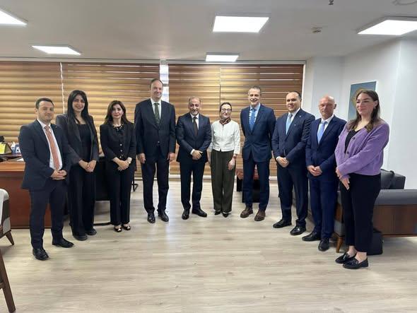 العكلوك يبحث في القاهرة دعم الحكومة الفلسطينية وتوسيع الضغط الأوروبي على إسرائيل