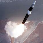 كوريا الشمالية تطلق صواريخ مدفعية خلال زيارة أميركية للمنطقة المنزوعة السلاح