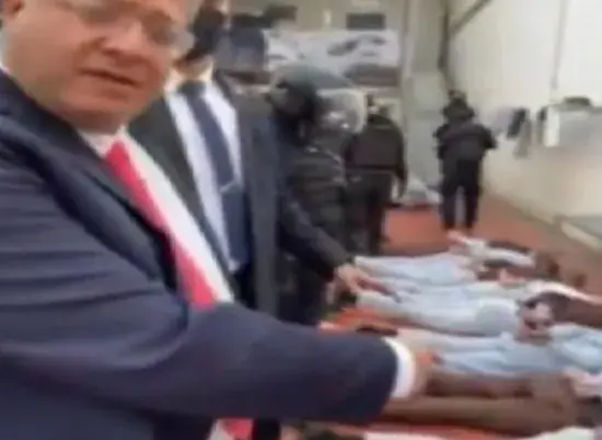 بن غفير يهدد بإعدام الأسرى الفلسطينيين ويظهر في مقطع مصور داخل السجون