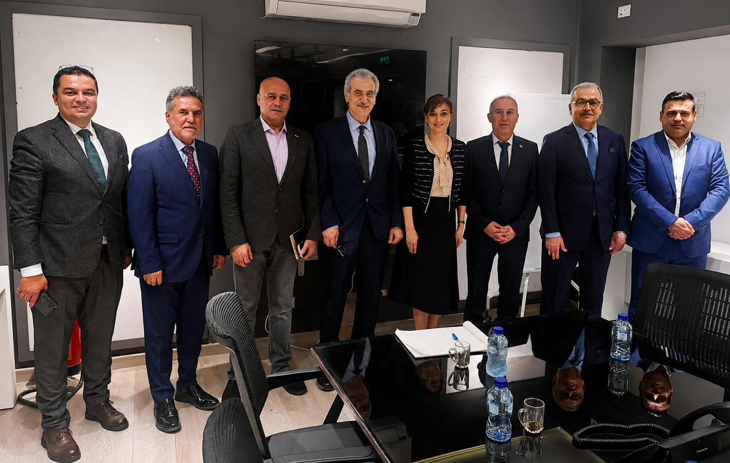 لقاء في القاهرة ناقش التحويل الطبي للأطفال ودعم الدفاع المدني وإعادة بناء المدارس المدمرة