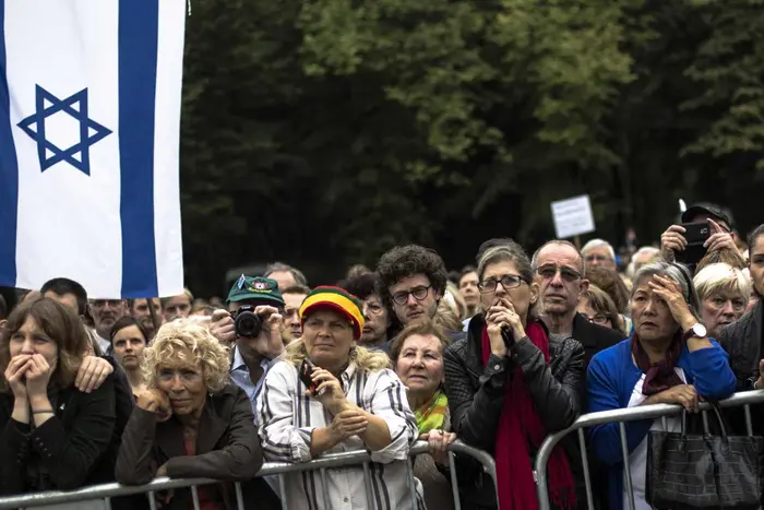 يوزيف شوستر يدعو إلى تحرك سياسي ومجتمعي حازم خلال افتتاح معرض بمرور 75 عاماً على تأسيس المجلس