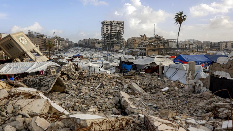 الجيش الإسرائيلي يستهدف خيمة للنازحين في مواصي خان يونس ويعلن عن تصفية 3 مسلحين خلال عمليات شرق رفح