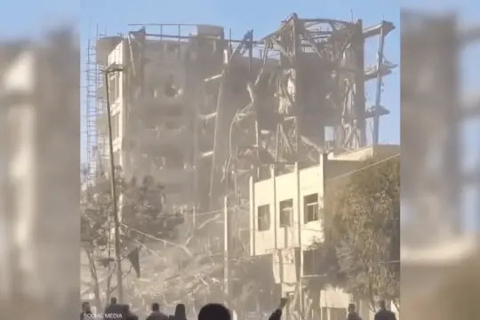 إسرائيل والولايات المتحدة تستهدفان مجلس خبراء القيادة في إيران خلال فرز الأصوات