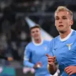 ميلان يسقط أمام لاتسيو وكومو يقلب الطاولة على روما في الدوري الإيطالي