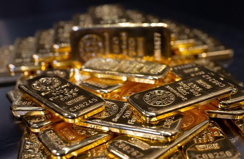 مخاوف التضخم والسياسة النقدية تضغط على المعدن النفيس وسط اضطرابات الطاقة العالمية