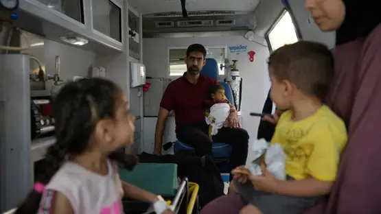 تقرير أممي يحذر من تفاقم معاناة ذوي الإعاقة في القطاع مع فقدان الأجهزة المساعدة واستمرار النزوح وانهيار الخدمات الأساسية