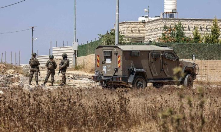 هيئة البث الإسرائيلية: قوات الاحتلال حولت منزل طبيب فلسطيني يحمل الجنسية الأميركية إلى نقطة عسكرية قبل أن تنسحب منه عقب احتجاج السفارة الأميركية في إسرائيل.