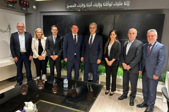 اللجنة الوطنية لإدارة غزة تبحث مع سفير سلوفينيا مشاريع التأهيل وإزالة مخلفات الحرب
