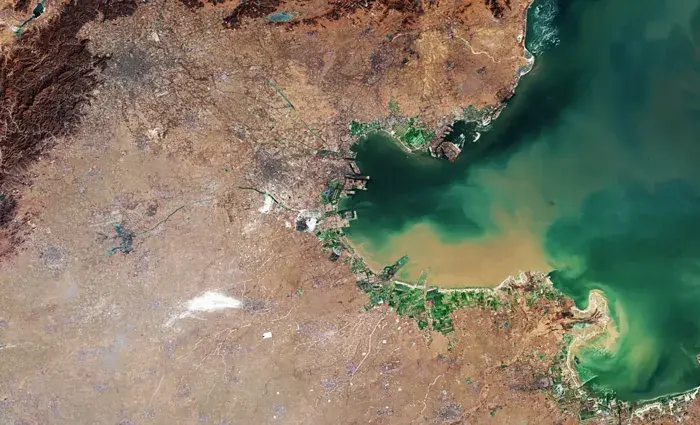 دراسات الأقمار الصناعية تكشف أن انخفاض الأرض يتفوق على وتيرة ارتفاع مستوى البحر في مناطق كثيفة السكان