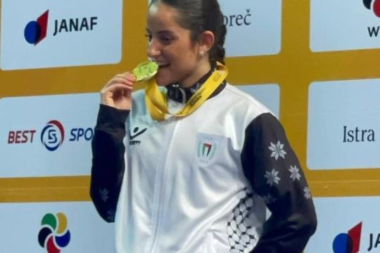 مريم بشارات تحرز ذهبية الدوري العالمي للكاراتيه في كرواتيا وترفع علم فلسطين على منصة التتويج