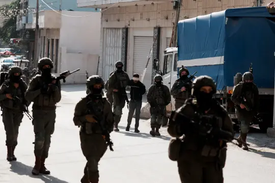 اعتقالات واعتداءات لمستوطنين وجيش الاحتلال في الضفة الغربية