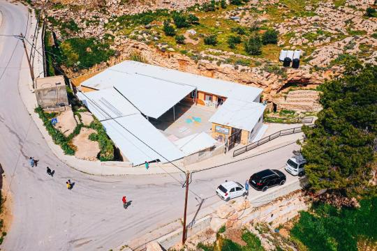 فتوح يدين هدم مدرسة يانون ويعتبره استهدافًا ممنهجًا لحق الأطفال في التعليم