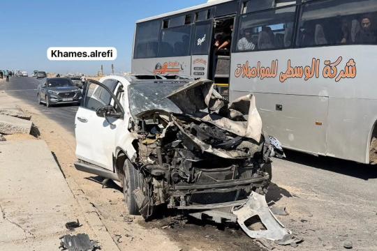 استشهاد فلسطيني وإصابة أربعة آخرين في قصف إسرائيلي استهدف مركبة مدنية وسط قطاع غزة