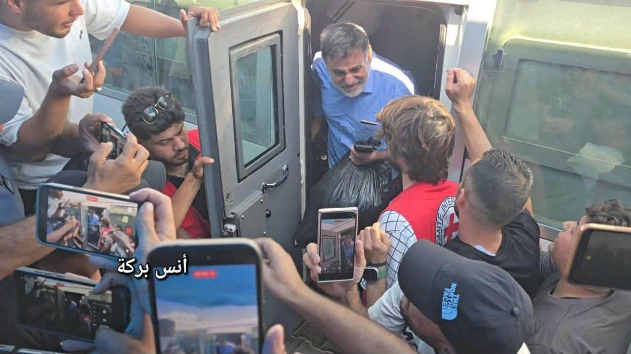 الاحتلال يفرج عن 12 أسيرًا من قطاع غزة وصلوا إلى مستشفى شهداء الأقصى