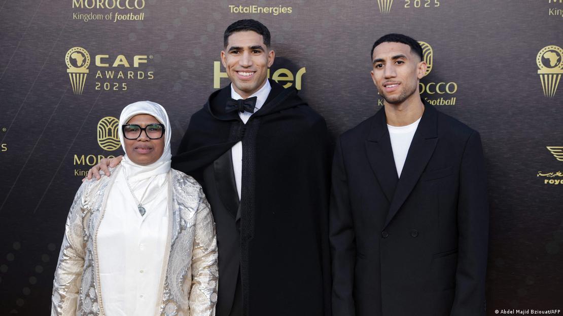 أشرف حكيمي يتوَّج بجائزة أفضل لاعب أفريقي لعام 2025