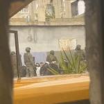 تصعيد الاحتلال الإسرائيلي في الضفة: اعتقالات واعتداءات ومداهمات شملت 40 مواطناً