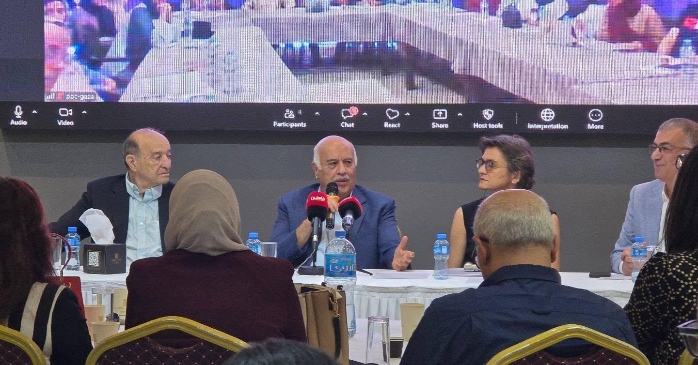 عضو اللجنة المركزية لحركة فتح يشدد على أن النظام السياسي الفلسطيني رئاسي، ويؤكد ضرورة التوافق على مرشح وطني للرئاسة مع إبداء شكوكه بإجراء الانتخابات التشريعية في موعدها.