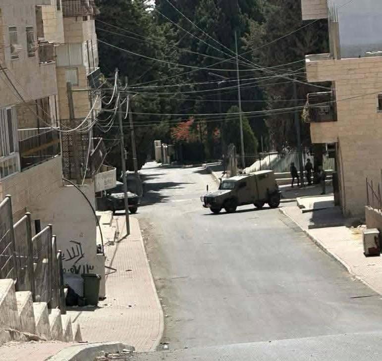 قوات الاحتلال أغلقت الطريق المؤدي إلى أرطاس وقصر المؤتمرات وسط أزمة مرورية، بالتزامن مع تصاعد اعتداءات المستوطنين على المتنزهين والمواطنين.
