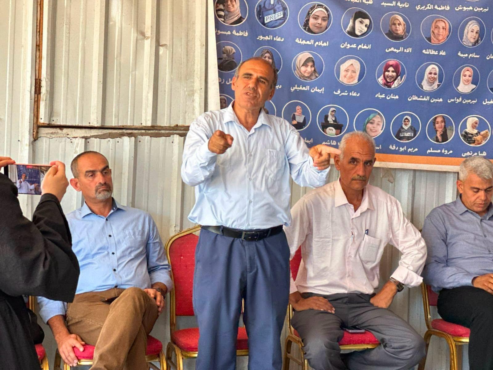 و تطالب بالاعتذار للصحفي رأفت القدرة