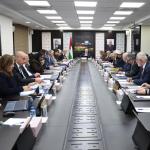 الحكومة الفلسطينية تحذر من انهيار صحي في غزة وتكثف تحركاتها الدولية لدعم حل الدولتين