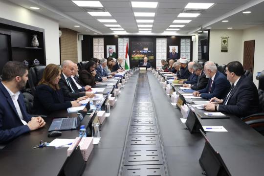 الحكومة الفلسطينية تحذر من انهيار صحي في غزة وتكثف تحركاتها الدولية لدعم حل الدولتين