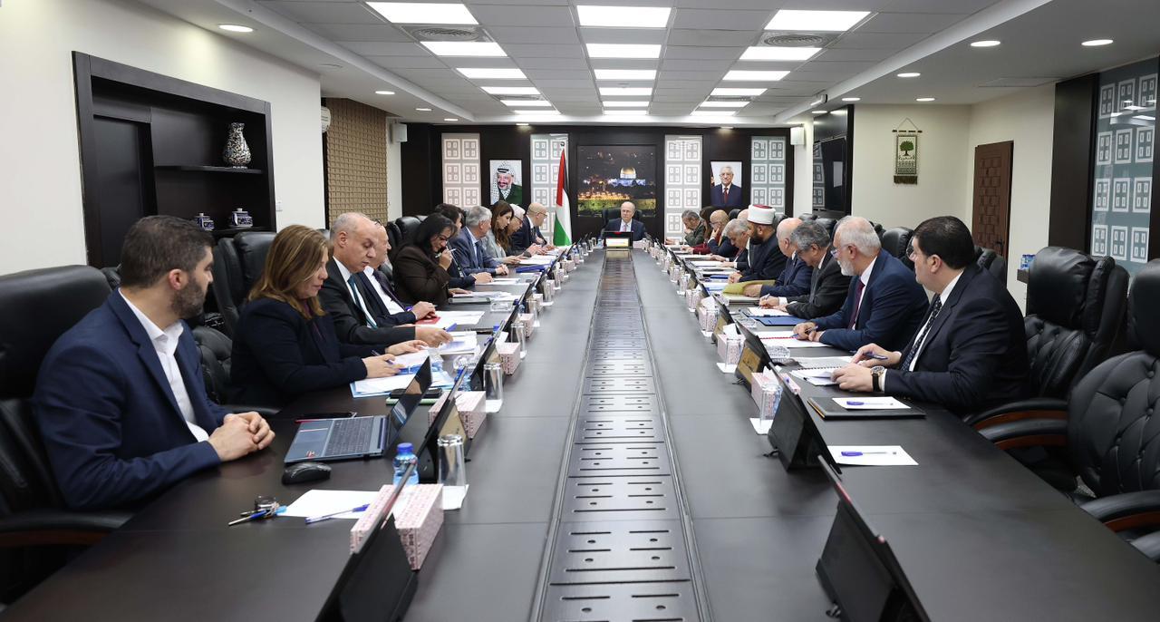 الحكومة الفلسطينية تحذر من انهيار صحي في غزة وتكثف تحركاتها الدولية لدعم حل الدولتين