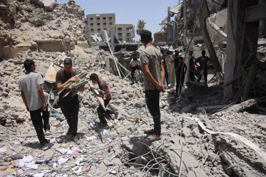 إصابة طفل وسيدة برصاص الاحتلال وقنبلة من طائرة مسيرة في غزة