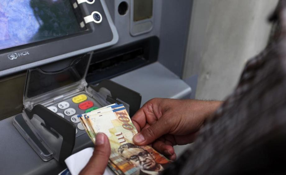 سلامة: وفرنا 700 مليون شيقل رغم احتجاز المقاصة.. والمتاح فعلياً لا يغطي سوى 10% من الرواتب