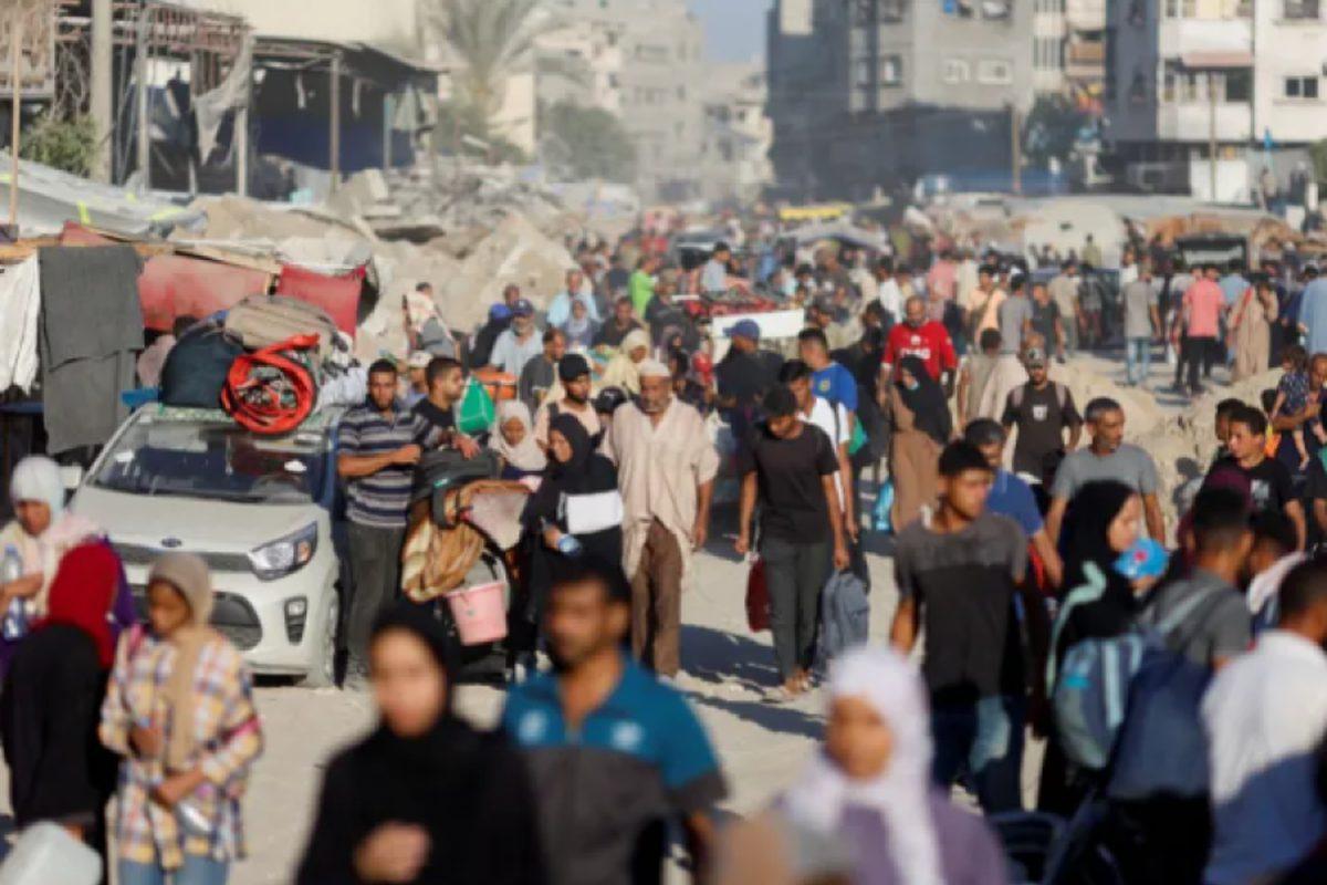 الشباب يشكلون 21% من سكان فلسطين، والعدوان الإسرائيلي ألحق خسائر فادحة بهم في غزة والضفة، فيما تكشف البيانات عن انتشار واسع للتكنولوجيا وتحديات متفاقمة في التعليم والعمل