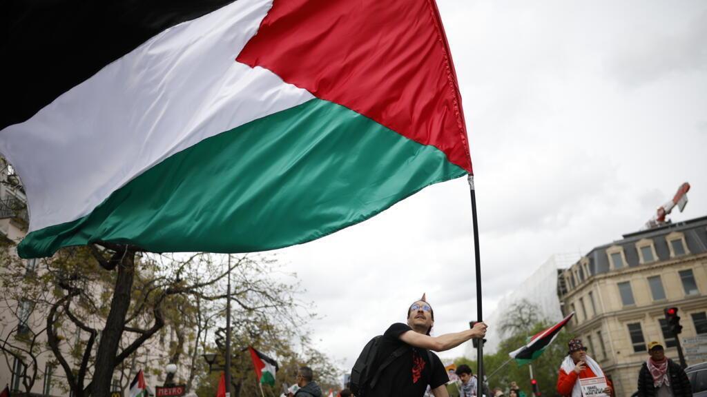 مصادر فلسطينية تكشف عن اجتماع غير معلن ضم شخصيات سياسية ودبلوماسية فرنسية مع قيادات بارزة في المكتب السياسي للحركة بإحدى دول المنطقة.