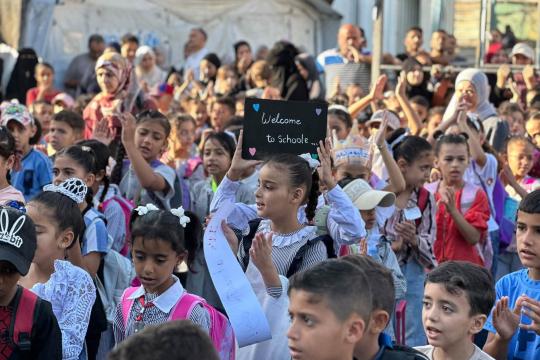 الأونروا تفتتح العام الدراسي الجديد في غزة عبر 86 مساحة تعلم مؤقتة