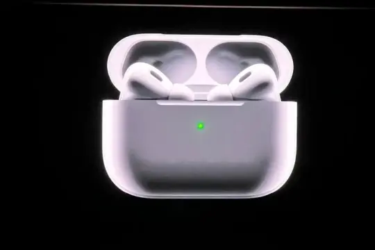 شكاوى من ضوضاء غامضة في سماعات AirPods Pro 3 بعد تشغيل ميزة إلغاء الضوضاء