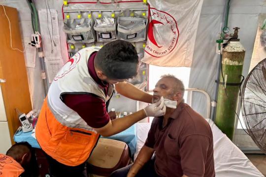 شهيدة حامل وإصابات واعتقالات وهدم 5 منشآت في الضفة وغزة