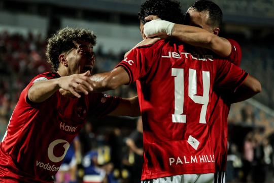 الأهلي يستعيد صدارة الدوري المصري بثنائية أمام أبو قير للأسمدة