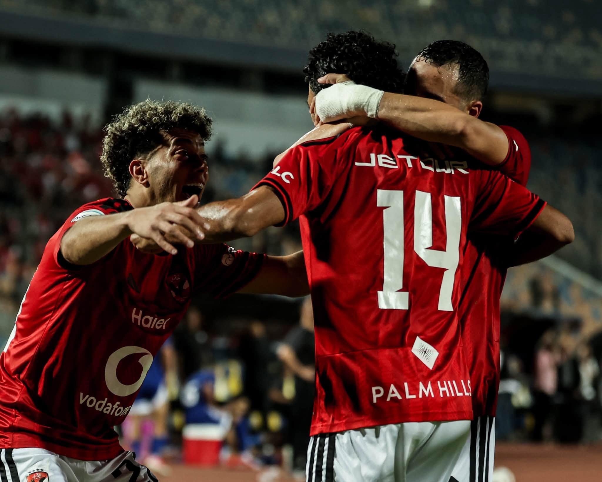 الأهلي يحقق فوزه الرابع في الدوري ويصعد إلى القمة برصيد 13 نقطة