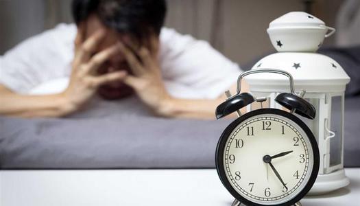 الضوء والطعام والحركة اليومية مفاتيح أساسية لتحسين جودة النوم خلال أشهر الشتاء