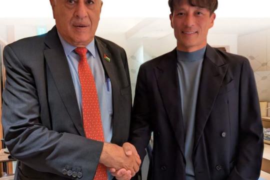 الرجوب يبحث مع رئيس الاتحاد الياباني تعزيز التعاون وتطوير الكرة الفلسطينية