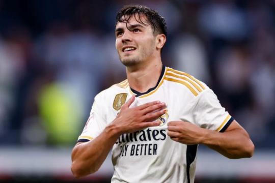 إبراهيم دياز يقترب من تمديد عقده مع ريال مدريد حتى 2030