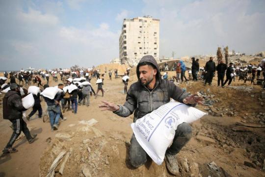 أونروا تكشف احتجاز إسرائيل آلاف الشاحنات والمساعدات الإنسانية في غزة