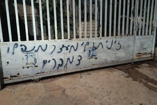 مستوطنون يهاجمون منازل ويحرقون مركبة في دير نظام شمال غرب رام الله