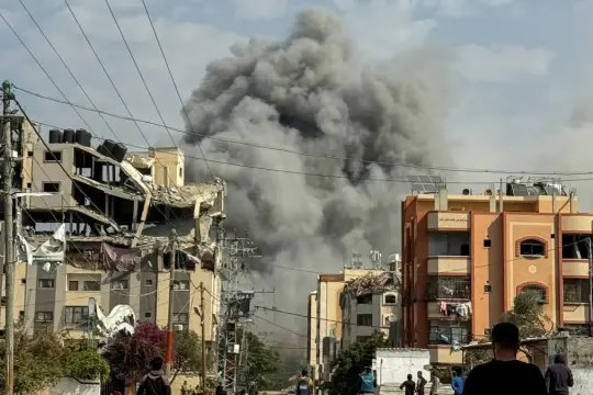 حماس تتهم الاحتلال بتصعيد العدوان في غزة ووزارة الصحة تحذر من أزمة مخابر وبنوك دم